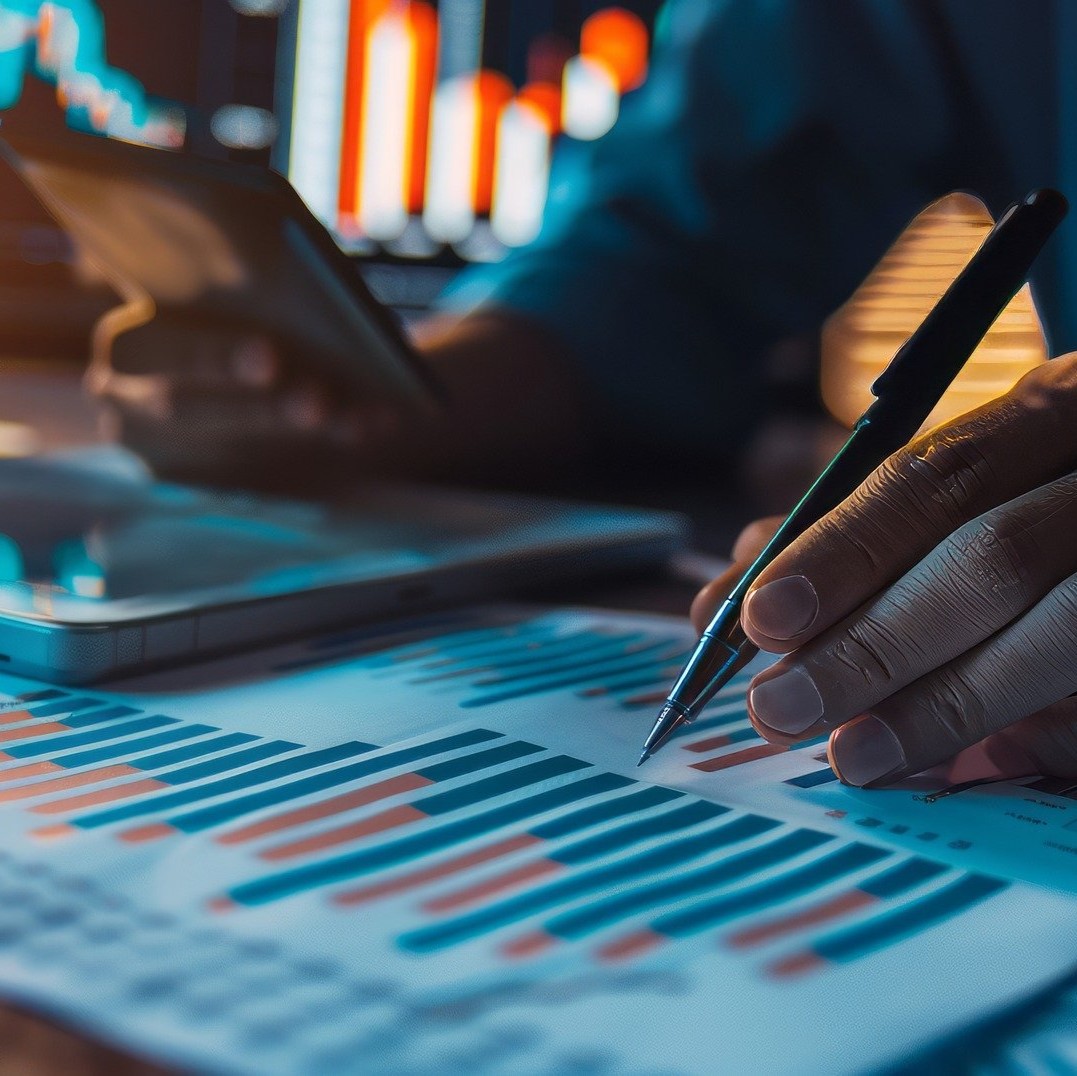 Análisis de datos financieros en una pantalla digital.