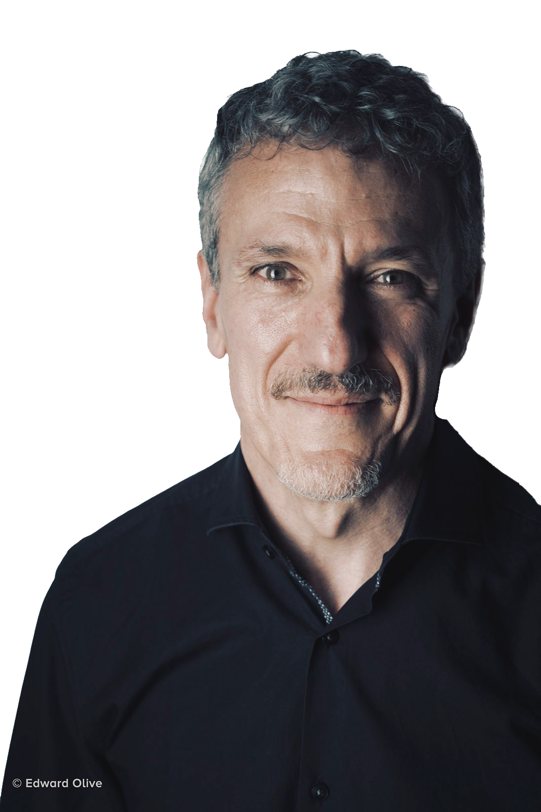 Carlos López Galán, consultor financiero en Madrid, posando con confianza.